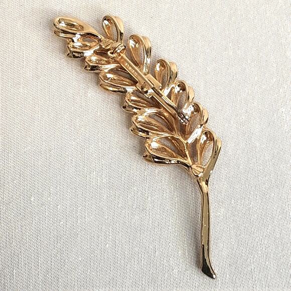 Vintage Taiwan Leaf Brooch Gold Tone Open Work Pattern - Picture 5 of 7